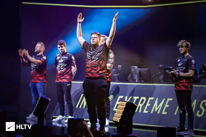 科比带伤出 科比带伤出